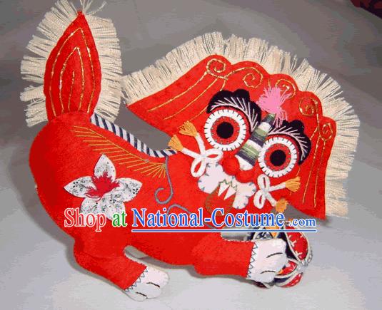 China Hand Made Cloth Craft-Lion Playing the Ball