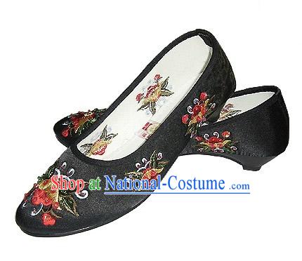 Chinese Traditional Handmade Embroidered Satin Shoes