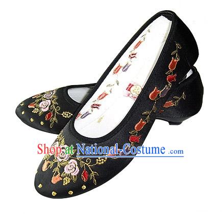 Chinese Traditional Handmade Embroidered Satin Shoes _pomegranate blossom, black_