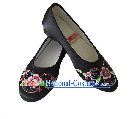 Chinese Traditional Handmade Embroidered Satin Shoes _calyx canthus_