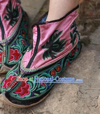 Embroidered Chinese Minority Shoes