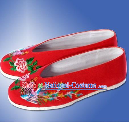 Chinese Traditional Handmade and Embroidered Phoenix Red Cloth Shoes