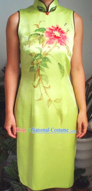 Traditional Mandarin Handmade and Painted Peony and Butterfly Silk Cheongsam