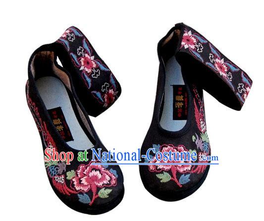 Chinese Traditional Embroidered Phoenix Shoes