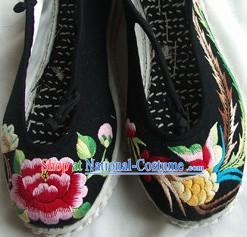 Chinese Traditional Phoenix and Peony Shoes