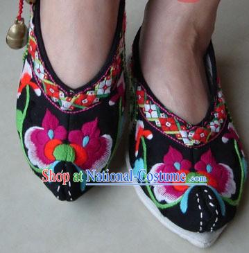 Chinese Traditional Lotus Embroidery Shoes