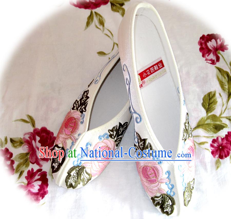 Chinese White Flower Embroidery Shoes