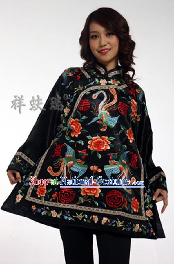 Traditional Chinese Rui Fu Xiang Hand Embroidered Phoenix Garment for Women