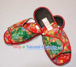 Chinese Handmade Bu Ying Zhai Embroidered Silk Slippers for Women