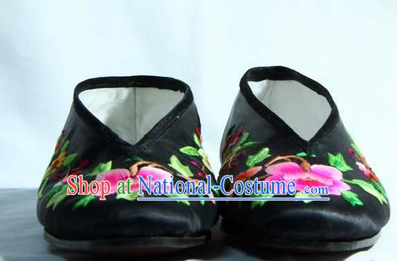 Chinese Handmade Bu Ying Zhai Cow Leather Sole Embroidered Shoes