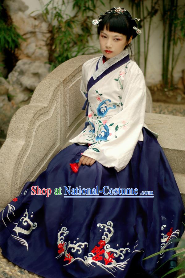 Ming Dynasty Beauty Embroidered Gu Zhuang Clothing Complete Set