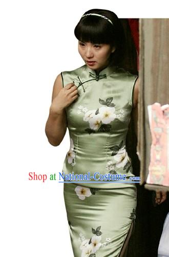 Chinese Silk Light Green Flower Cheongsam