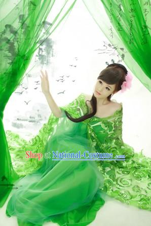 Ancient Chinese Lady in Green Costumes for Women