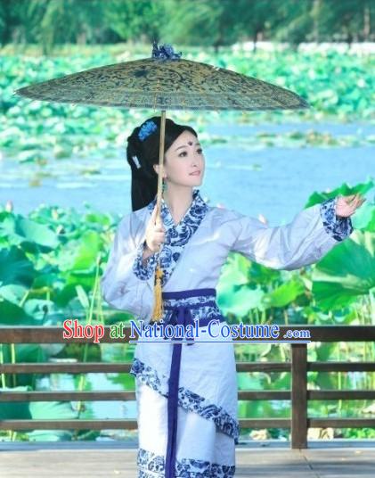 Chinese Classical Beauty Hanfu Clothing and Umbrella for Women