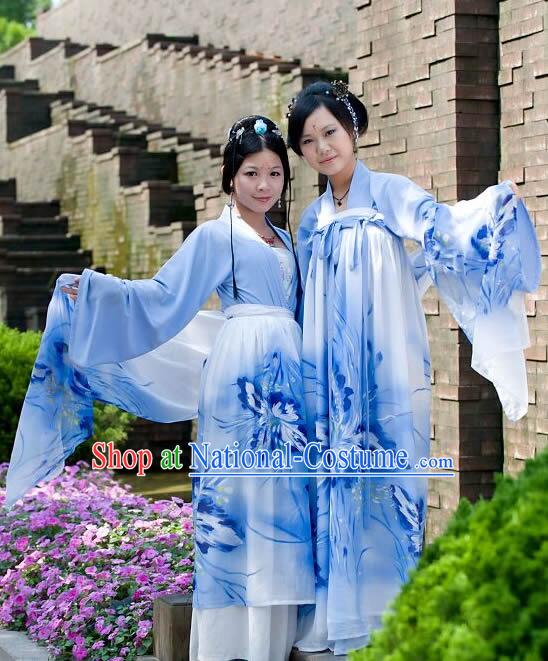 Two Ways of Wearing Hanfu Clothing for Women