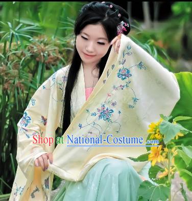 Embroidered Historical Dress of the Han Chinese people