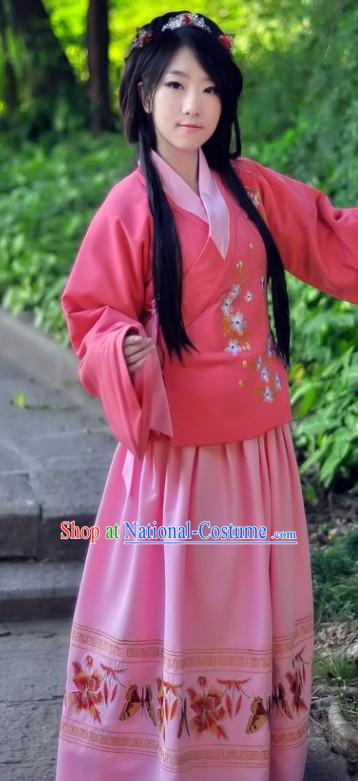 Ancient Chinese Ming Dynasty Women Attire