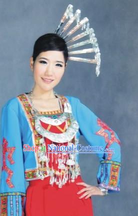 Traditional Li Minority Clothing