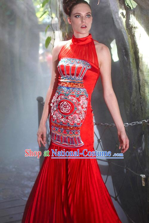 Traditional Chinese Red Embroidery Evening Wedding Dress