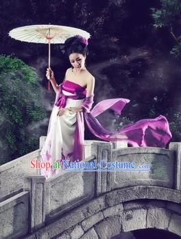 Tang Dynasty Female Clothing and Umbrella