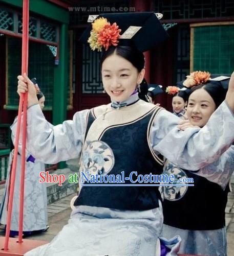 Qing Dynasty Imperial Palace Maid Outfit and Headwear for Women