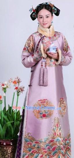 Qing Dynasty Princess Autumn Wear Manchu Clothing and Headwear