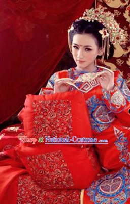 Traditional Chinese Empress Opera Embroidered Dragon Attire