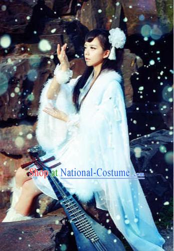 Traditional Ancient Chinese Moon Palace Goddess in the Moon Costumes and Headwear