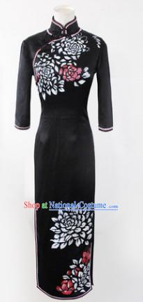 Traditional Chinese Long Sleeves Black Silk Qipao