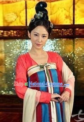 Ancient Chinese Tang Dynasty Costumes and Hair Accessories for Women