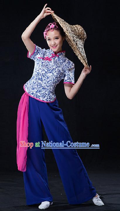 Traditional Chinese Singing Group Village Girl Clothes and Bamboo Hat