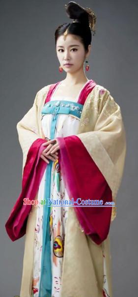 The Chinese Tang Dynasty Clothing and Hair Jewerly for Women