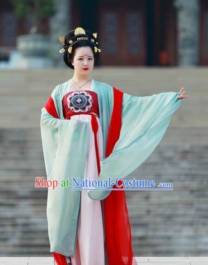 Tang Dynasty Attire and Hair Accessories