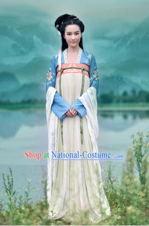 Chinese Tang Dynasty Wear Clothing and Hair Jewelry Complete Set for Women