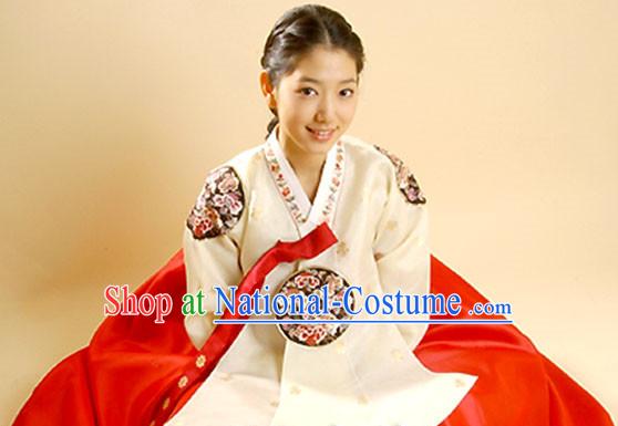 Traditional Korean Hanbok Outfit for Women