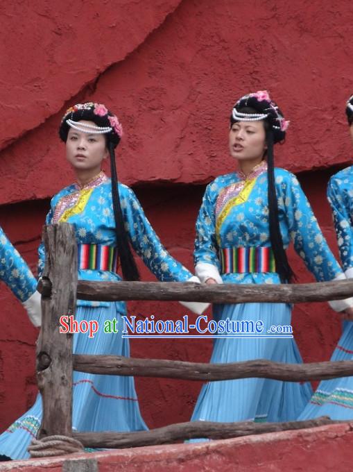 China Yunnan Lijiang Minority Clothes and Headwear for Women