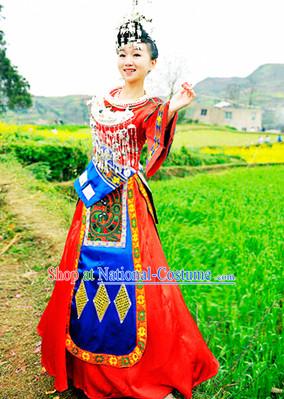 China Miao Minority Ethnic Garment and Miao Silver Accessories for Women