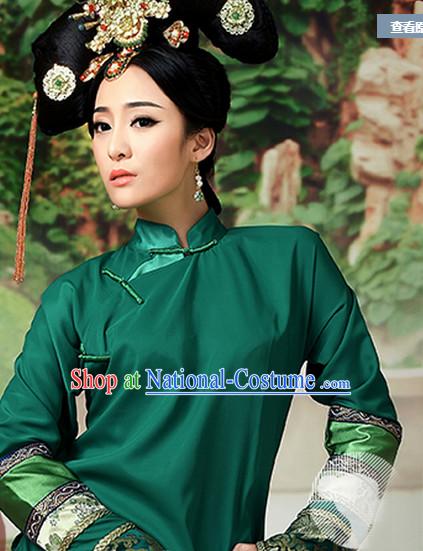 Chinese traditional ceremonial wedding outfit for women