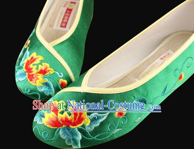 Traditional Chinese Fabric Embroidery Shoes