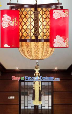 Traditional Chinese Classical Natural Wood and Carved Hanging Palace Lantern