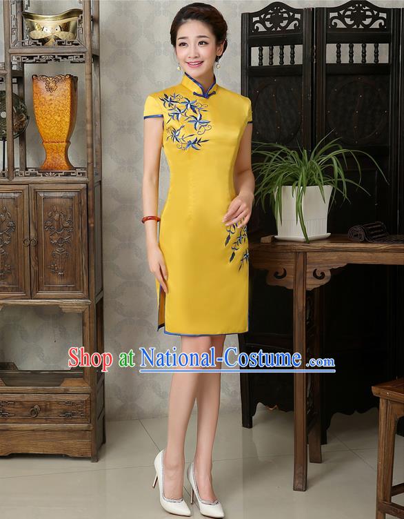 Ancient Chinese Costumes, Manchu Clothing Qipao, Retro Mandarin Collar Embroidered Short Silk Cheongsam, Traditional Cheongsam Dress for Bride