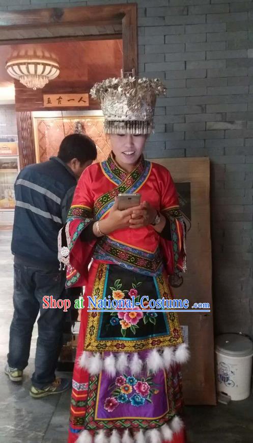 Traditional Chinese Miao Nationality Dancing Costume, Hmong Female Folk Dance Ethnic Pleated Skirt, Chinese Minority Nationality Embroidery Costume for Women