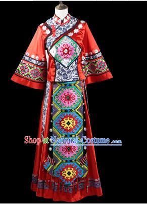 Traditional Chinese Miao Nationality Dancing Costume, Female Folk Dance Ethnic Pleated Skirt, Chinese Minority Nationality Embroidery Costume for Women