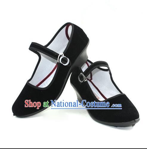 Traditional Chinese Miao Nationality Shoes, Hmong Female Ethnic Shoes, Chinese Minority Nationality Embroidery Fabric Shoes for Women