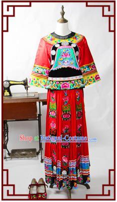 Traditional Chinese Miao Nationality Dancing Costume, Hmong Female Folk Dance Ethnic Pleated Skirt, Chinese Minority Nationality Embroidery Costume for Women