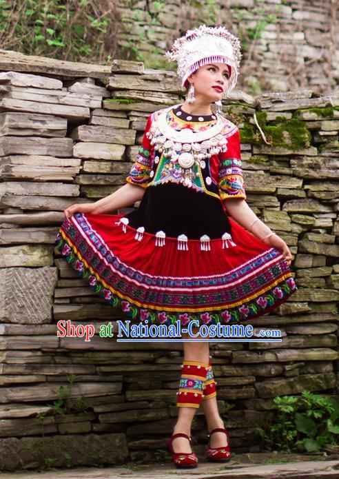 Traditional Chinese Miao Nationality Dancing Costume, Hmong Female Folk Dance Ethnic Pleated Skirt, Chinese Minority Nationality Embroidery Costume for Women