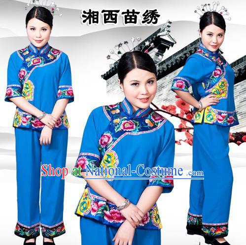 Traditional Chinese Miao Nationality Dancing Costume, Hmong Tujiazu Female Folk Dance Ethnic Sealand Karp Pleated Skirt, Chinese Minority Tujia Nationality Embroidery Costume for Women