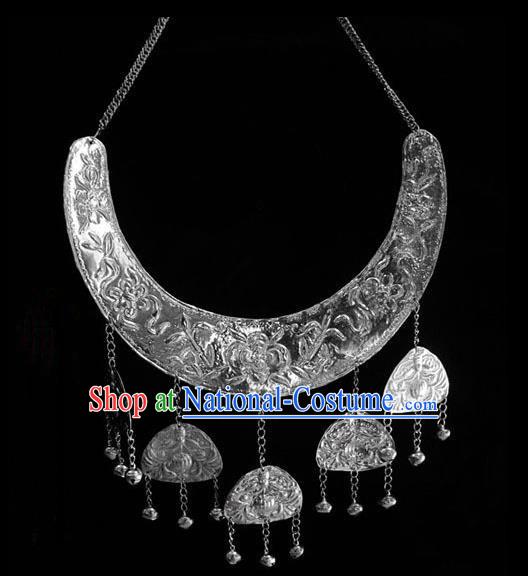 Traditional Chinese Miao Nationality Necklace, Hmong Folk Wedding Silver Collar for Women