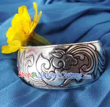 Traditional Chinese Miao Nationality Bracelet, Hmong Folk Wedding Sliver Bracelet, Chinese Minority Nationality Miao Dragon Sliver Bracelet Jewelry Accessories for Women