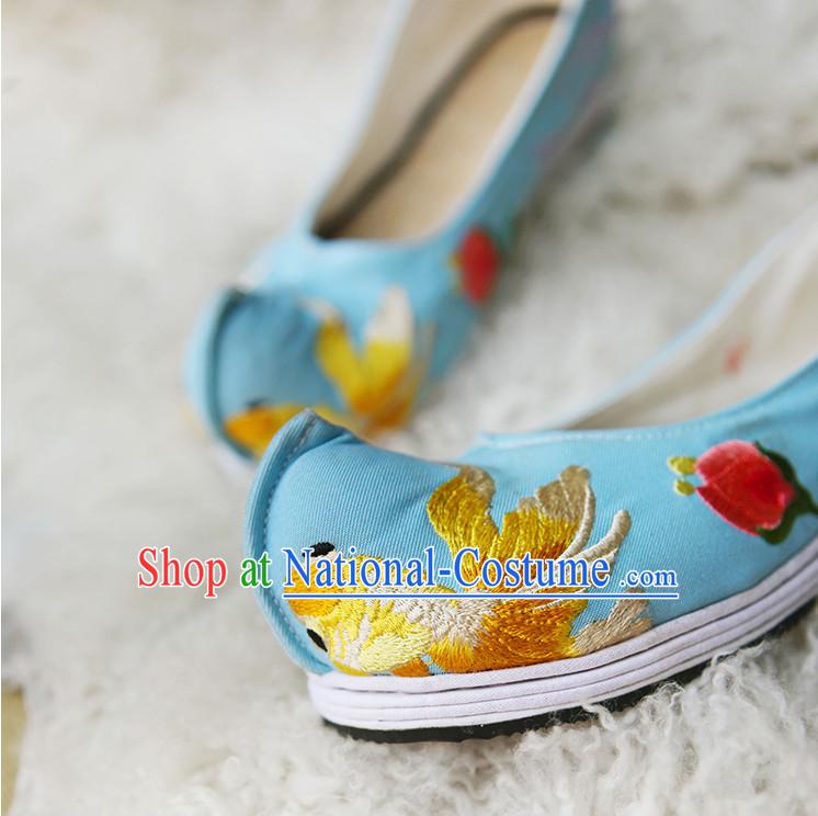 Handmade Chinese Ancient Embroidered Goldfish Princess Shoes for Women and Girls